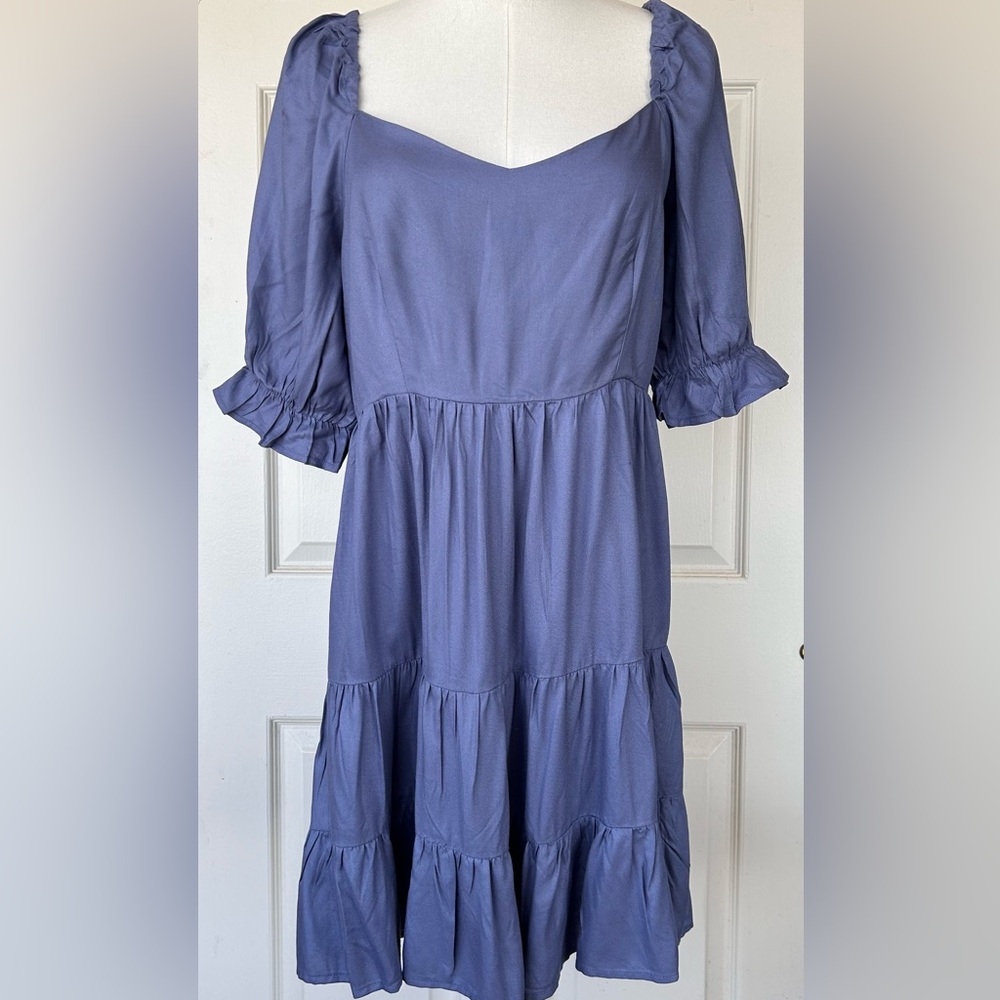 Beyond Words Tiered Puffed Sleeve Soft Queen Anne Neckline Size Large